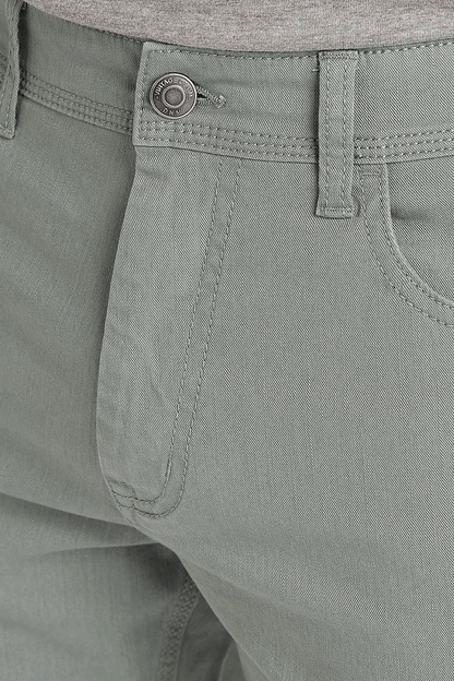 Light green chino shorts button closure and side pocket stitching