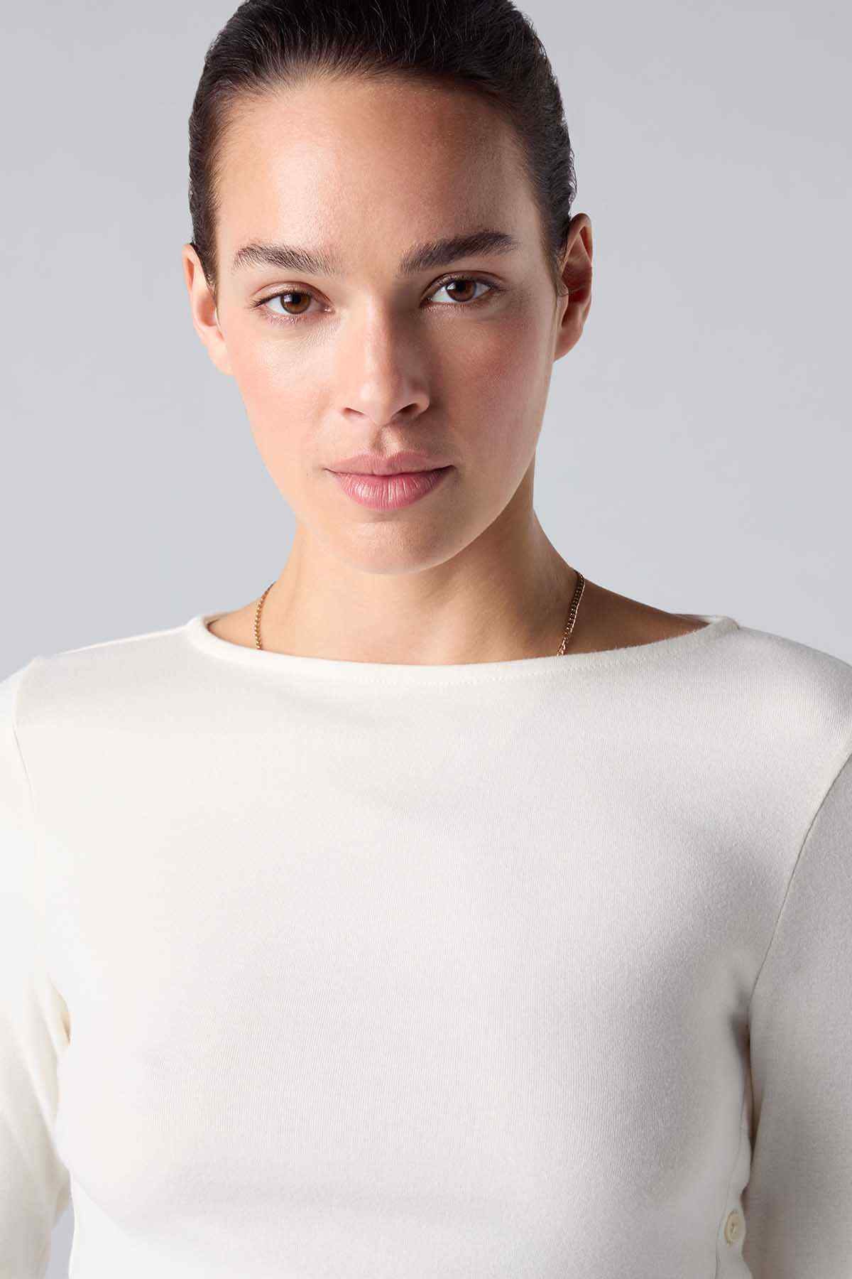 Levi's white long-sleeve knit top, crew neck close-up