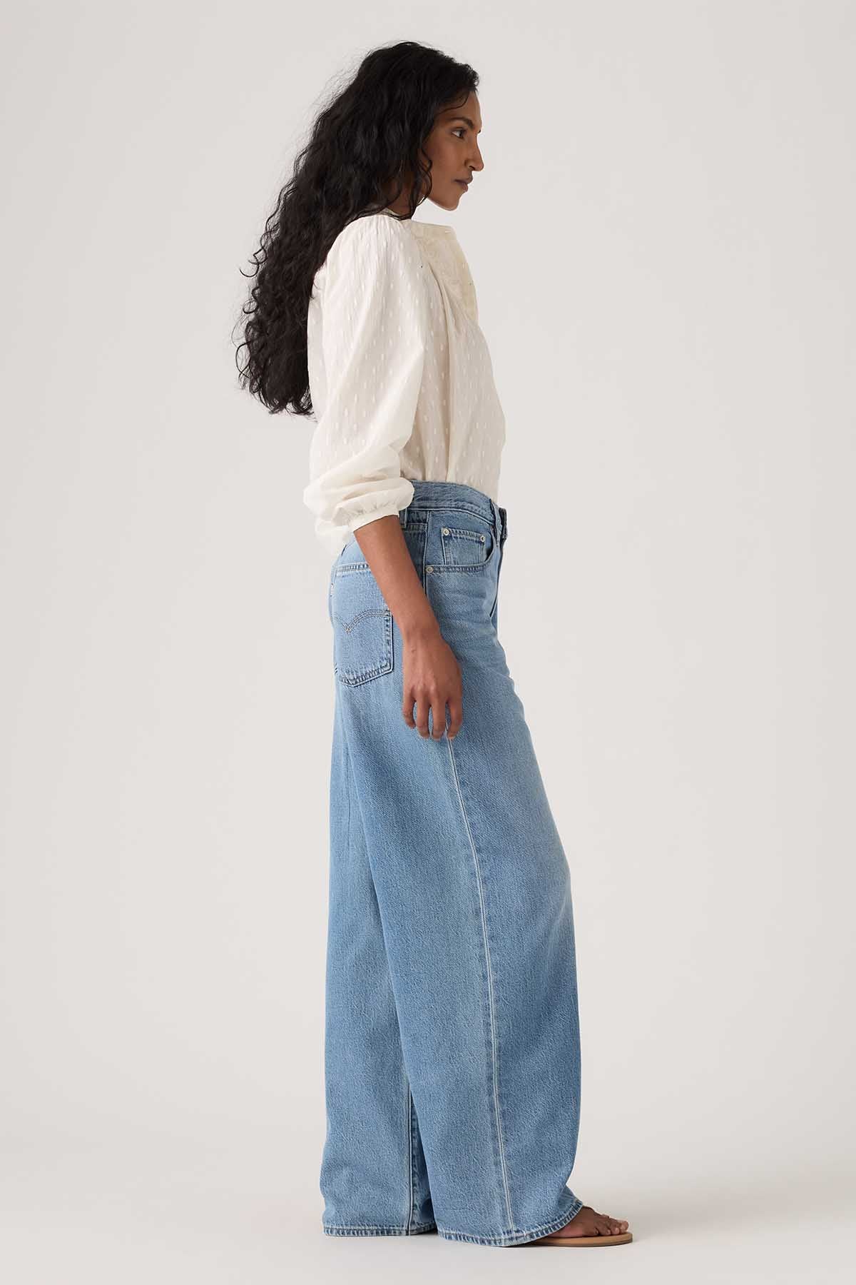 Levi's medium indigo wide-leg jeans with contrast stitching and side seams