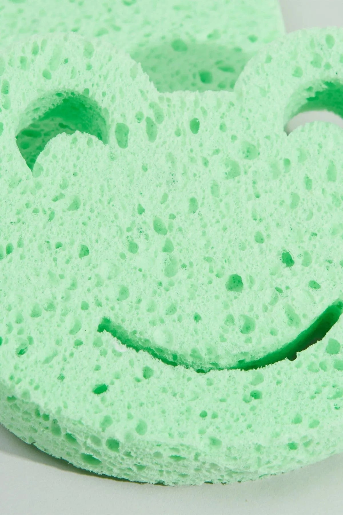BABYSHOP green speckled sponge detail, curved edge with textured foam pores