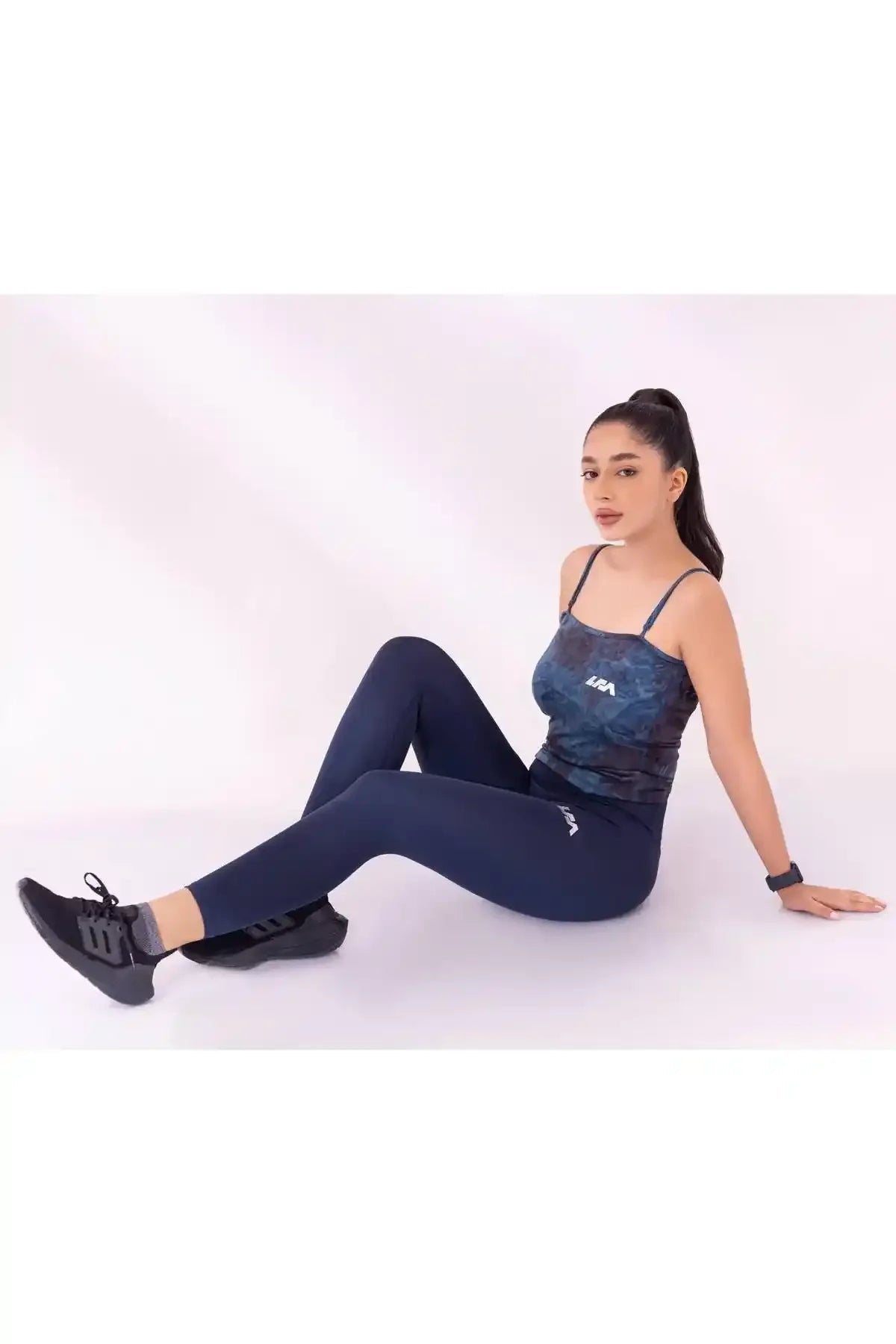 Navy blue compression leggings, ankle-length, small thigh logo