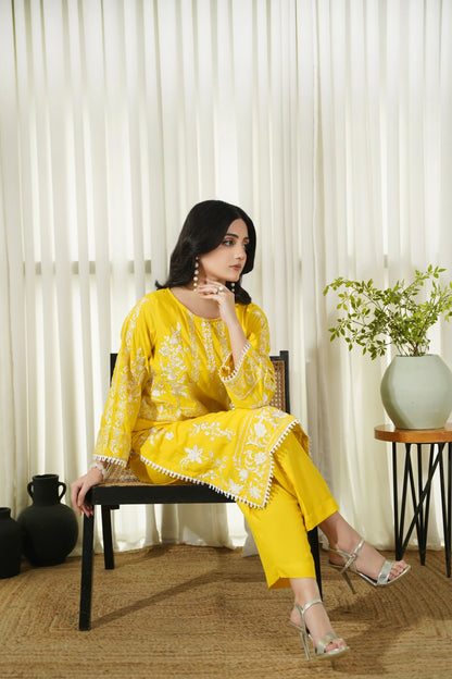 Dhaga women's yellow printed kurta with 3/4 sleeves and matching pants