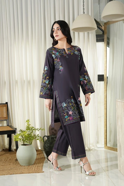 Embroidered kurta and pants set for women, dark tunic with colorful sleeve trim