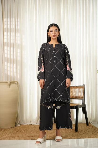 Black floral printed kurta and pants set, round neck, 3/4 sleeves