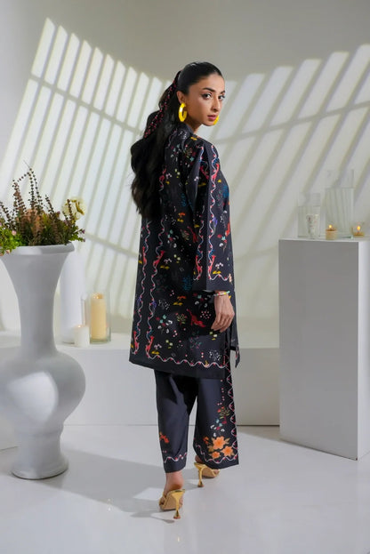 Women's black floral-print long kurta set with contrast trim on cuffs and hem