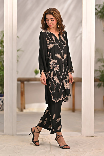 Black embroidered tunic and wide-leg pants set, floral motif, relaxed fit