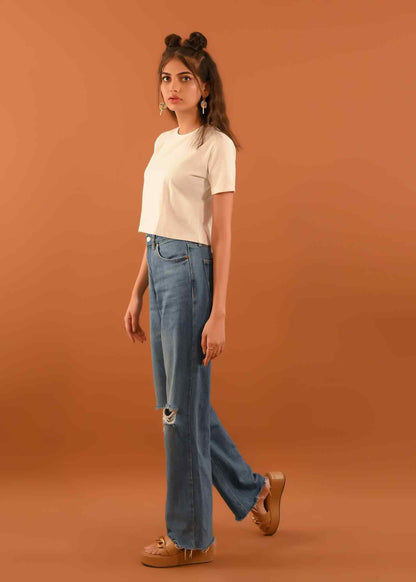 White short-sleeve crop top and high-rise light blue straight jeans with rips