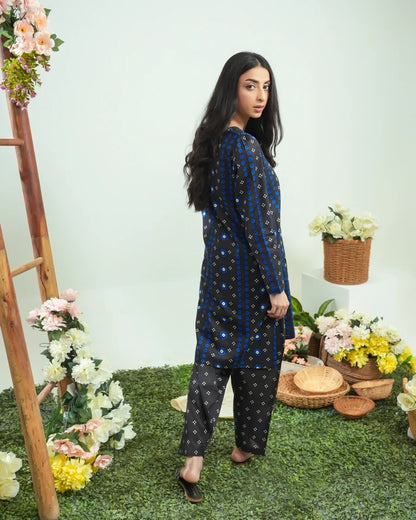 Women’s navy blue geometric print kurta with black patterned pants, front view