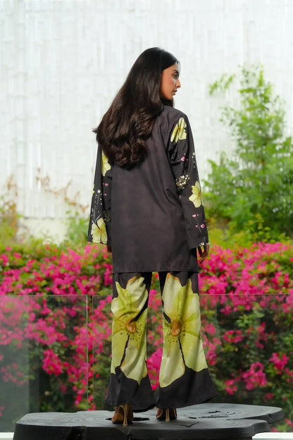 Black floral print kurta and lime wide-leg pants, side view