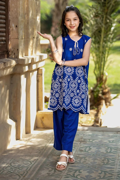 Girls blue sleeveless printed kurta and matching pants, posing with one hand raised