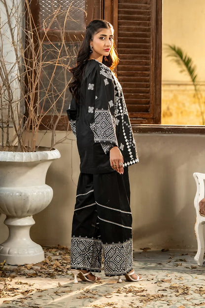 Dhaga black and white patterned kurta and pants set, long sleeves, side view