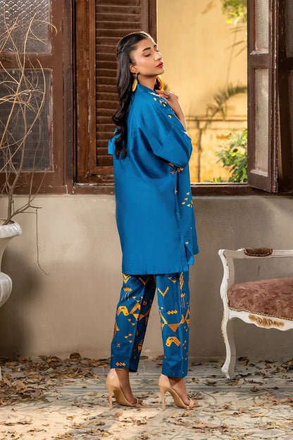 Women’s blue printed kurta and pants set with full-length printed pants
