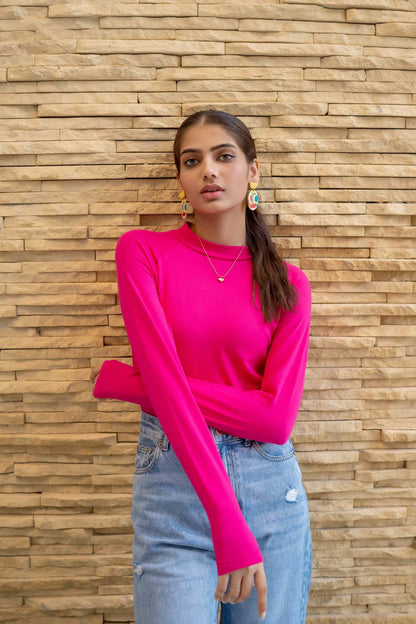 Fuchsia long-sleeve crew-neck top with fitted silhouette and sleeve cuffs