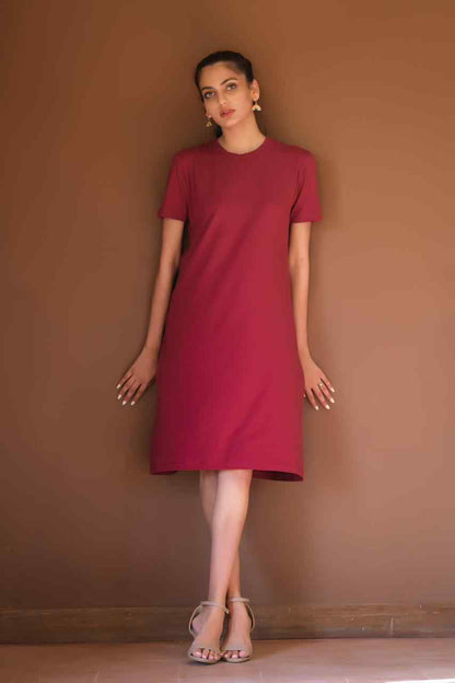 Maroon crew-neck short-sleeve mini dress, straight hem