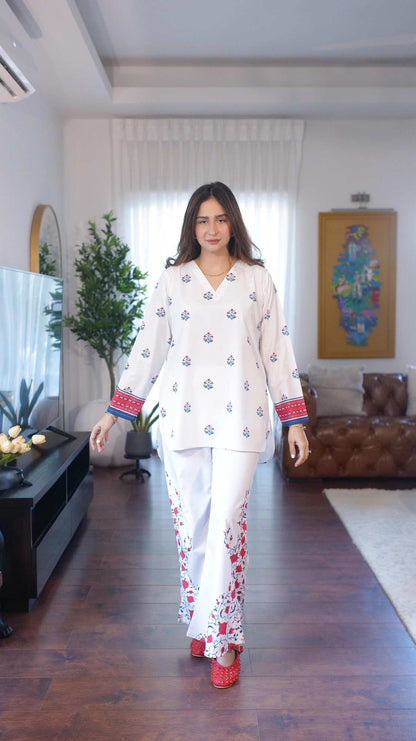 Printed pajama set with long sleeves and straight-leg pants, white with red trim