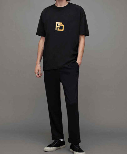 Black fitted crewneck T-shirt with short sleeves and gold square logo