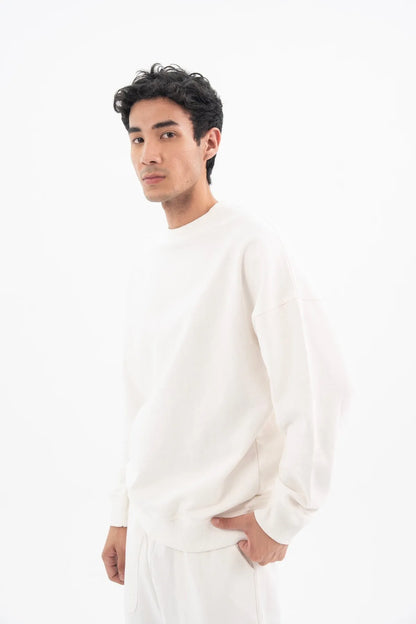 Off-white crewneck sweatshirt and sweatpants set, long sleeves and drawstring waist