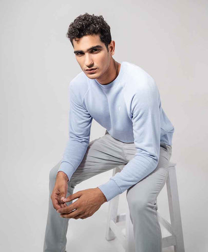 Light blue fitted crewneck long-sleeve shirt, long sleeves and hem
