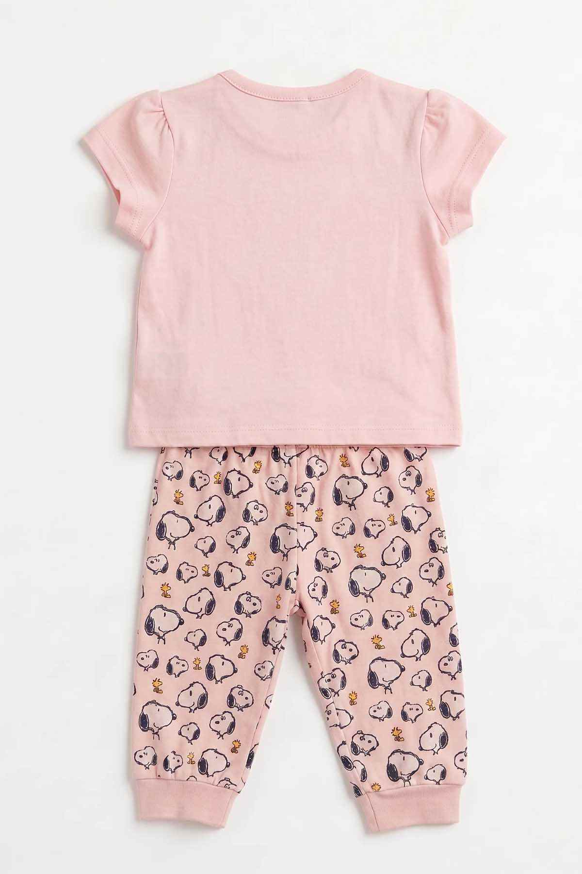 Pink baby pajama set, back view: solid T-shirt with snoopy-pattern pajama pants
