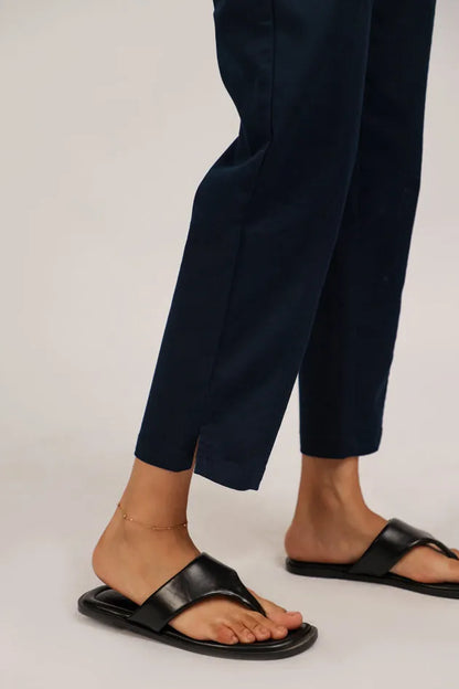 MILES navy cropped pants with ankle-length straight leg and cuff seam
