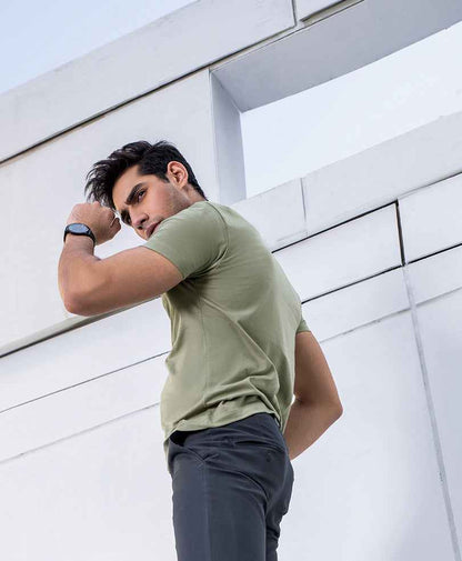 Olive fitted crew-neck T-shirt, short sleeves, small chest logo
