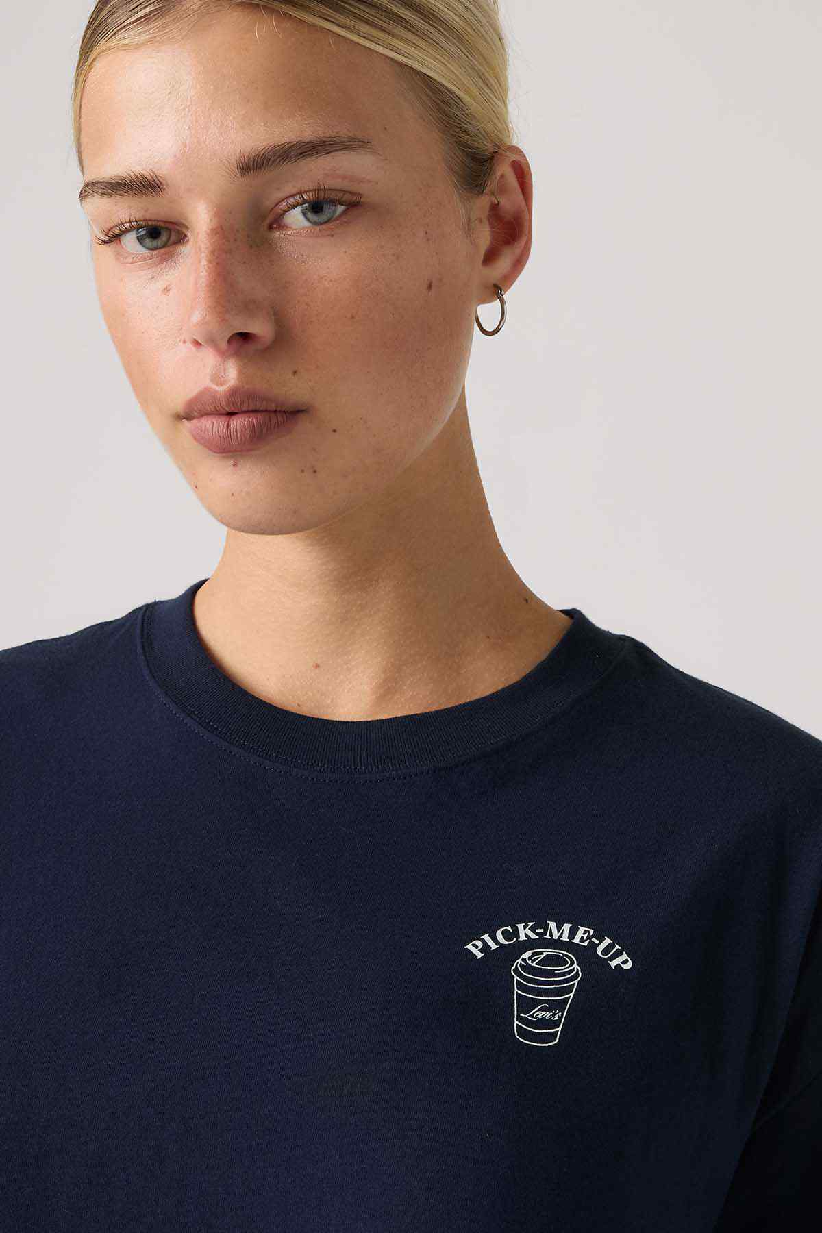 Levi's dark blue crew-neck T-shirt with 'PICK-ME-UP' front chest graphic