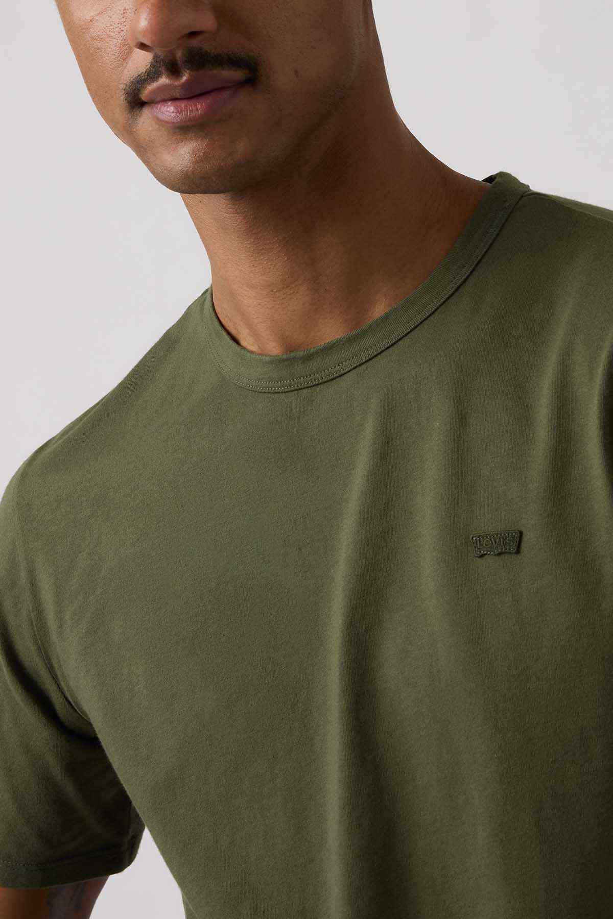 Men's green crew-neck T-shirt close-up, small chest logo detail