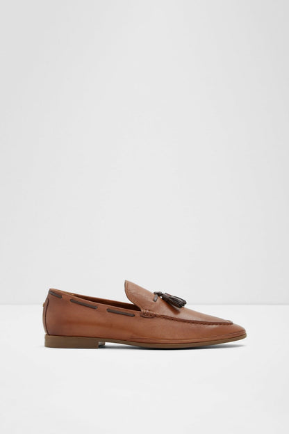 Cognac leather loafer with tassel detail, side view