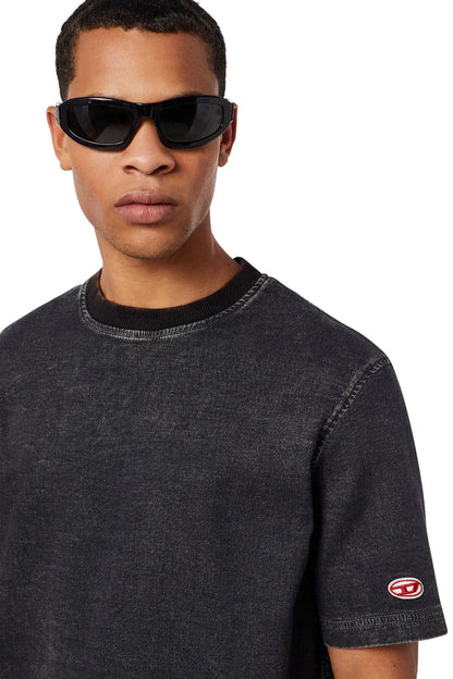 Charcoal crew-neck T-shirt, short sleeve with red logo patch detail