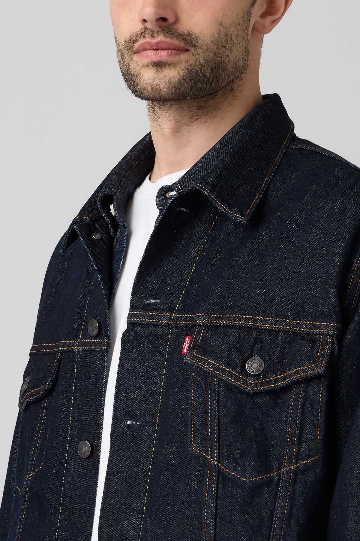 Levi's