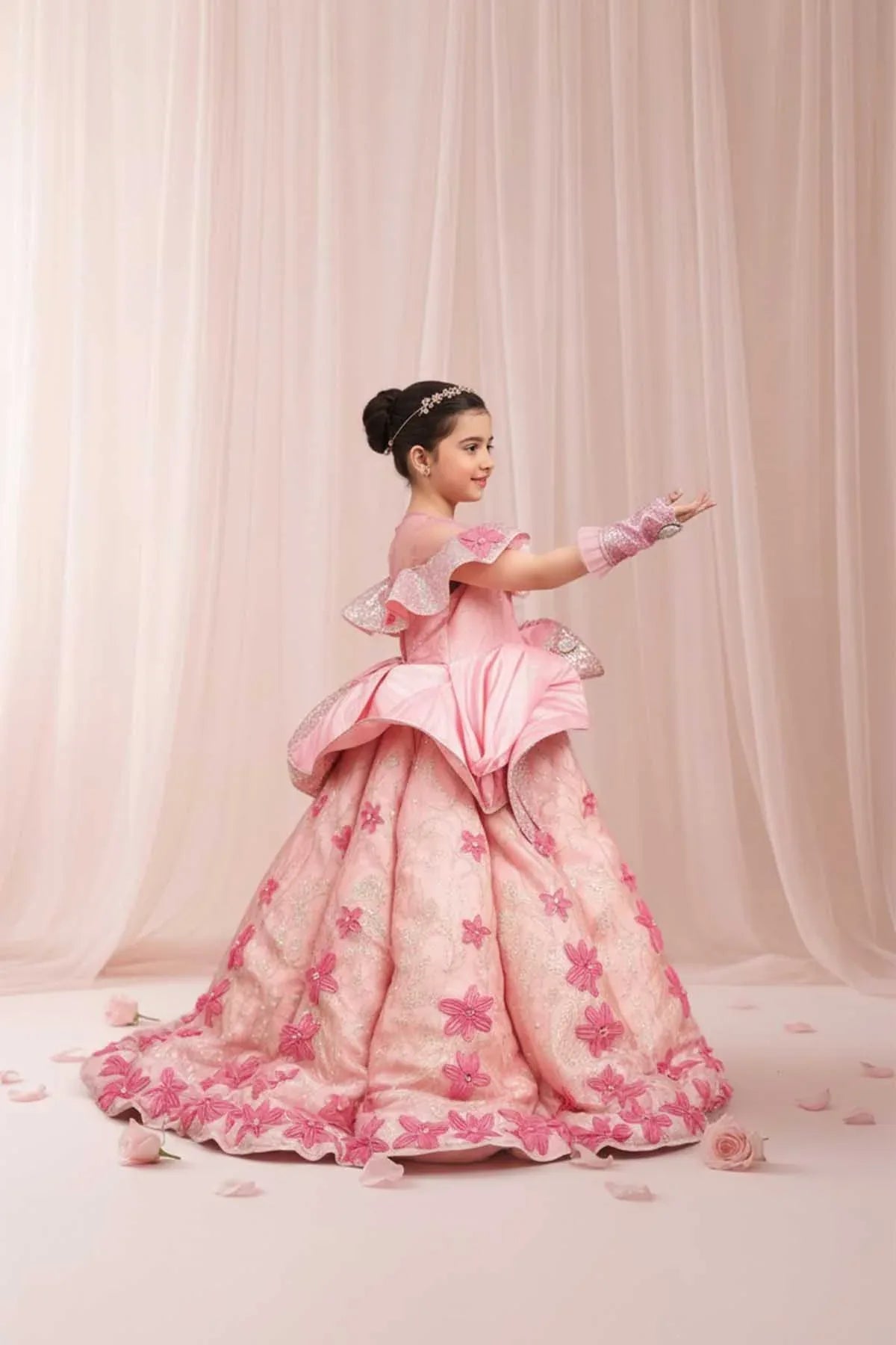 Qurratulain saqib - AK Galleria