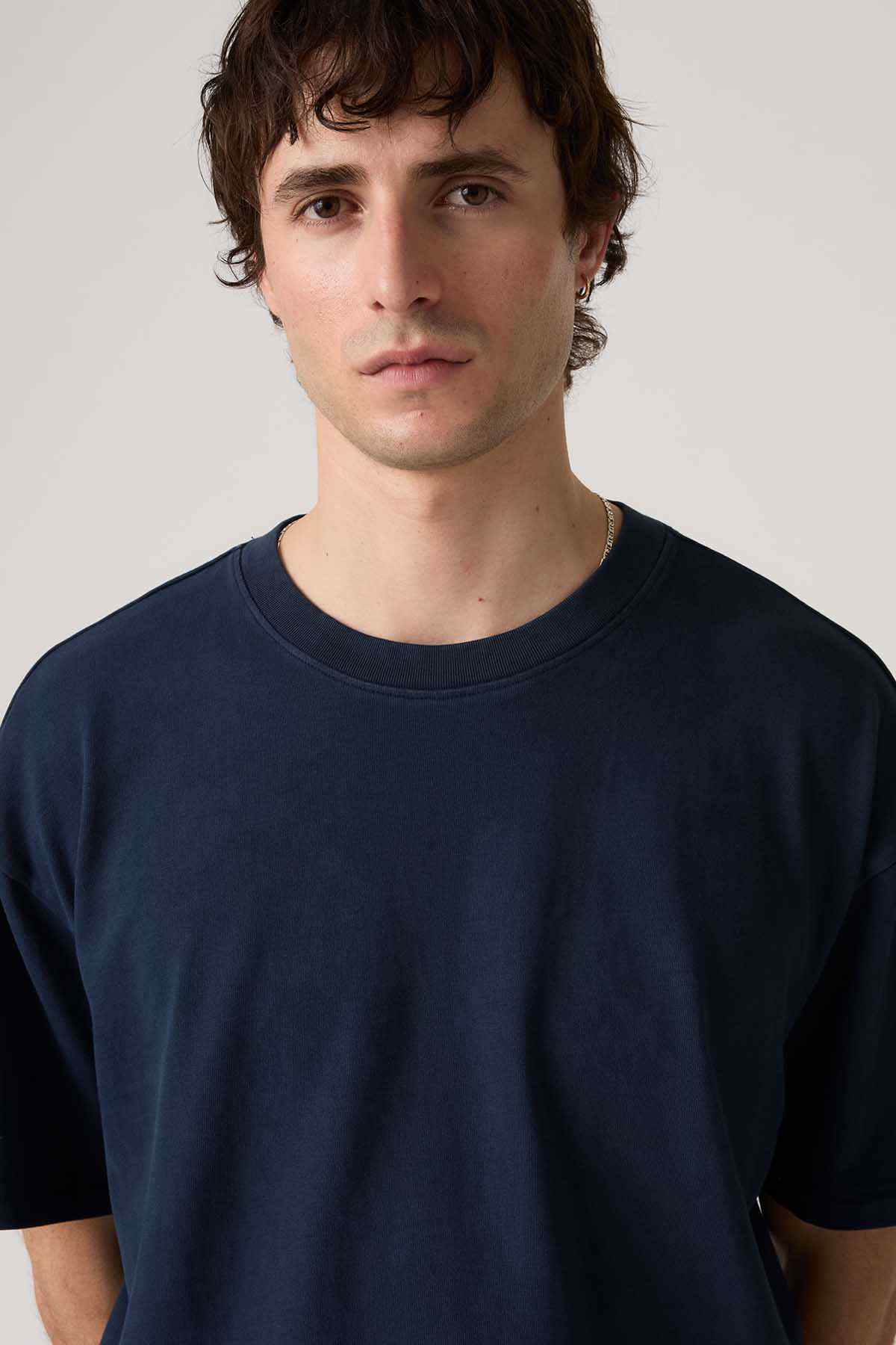 Levi's men's navy crewneck T-shirt with crew neckline