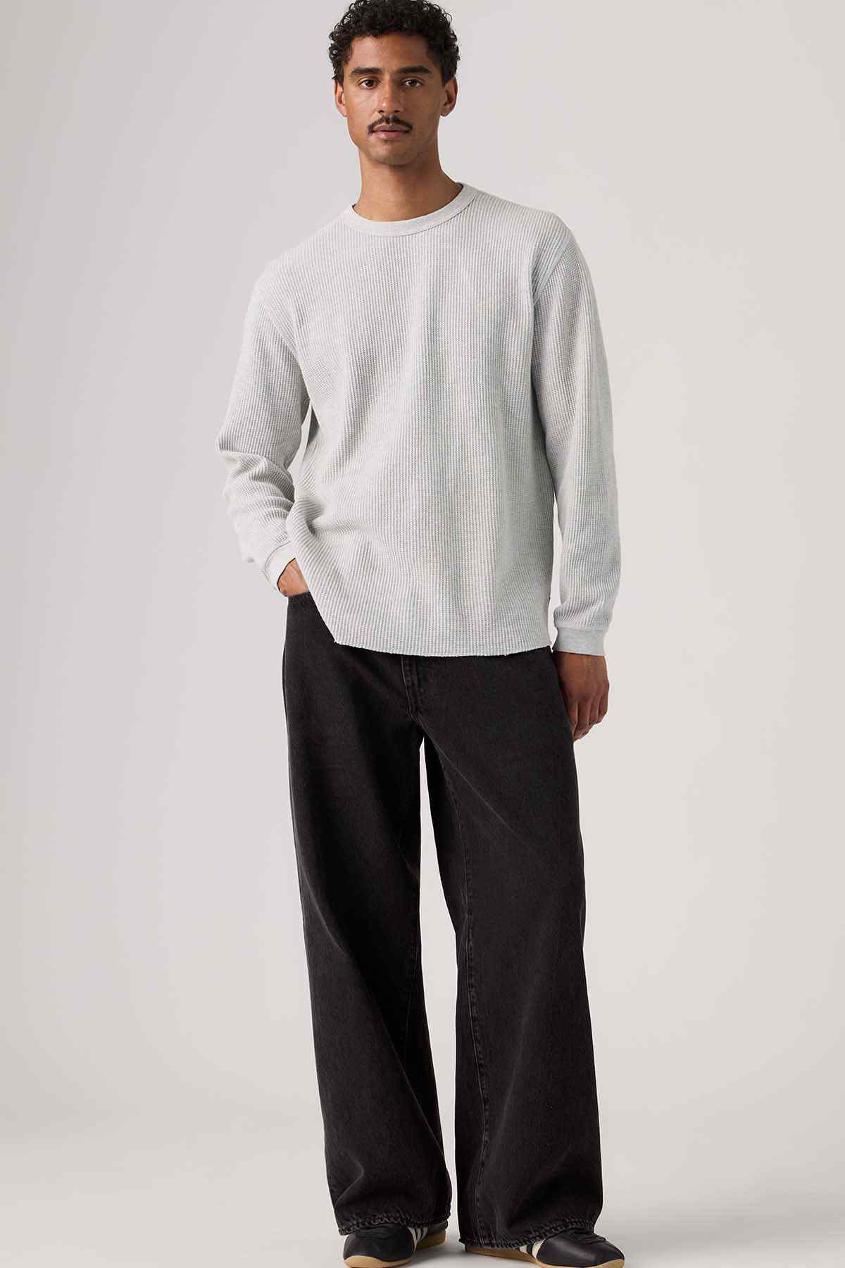 Black denim wide-leg jeans, relaxed fit with straight waistband and front pockets
