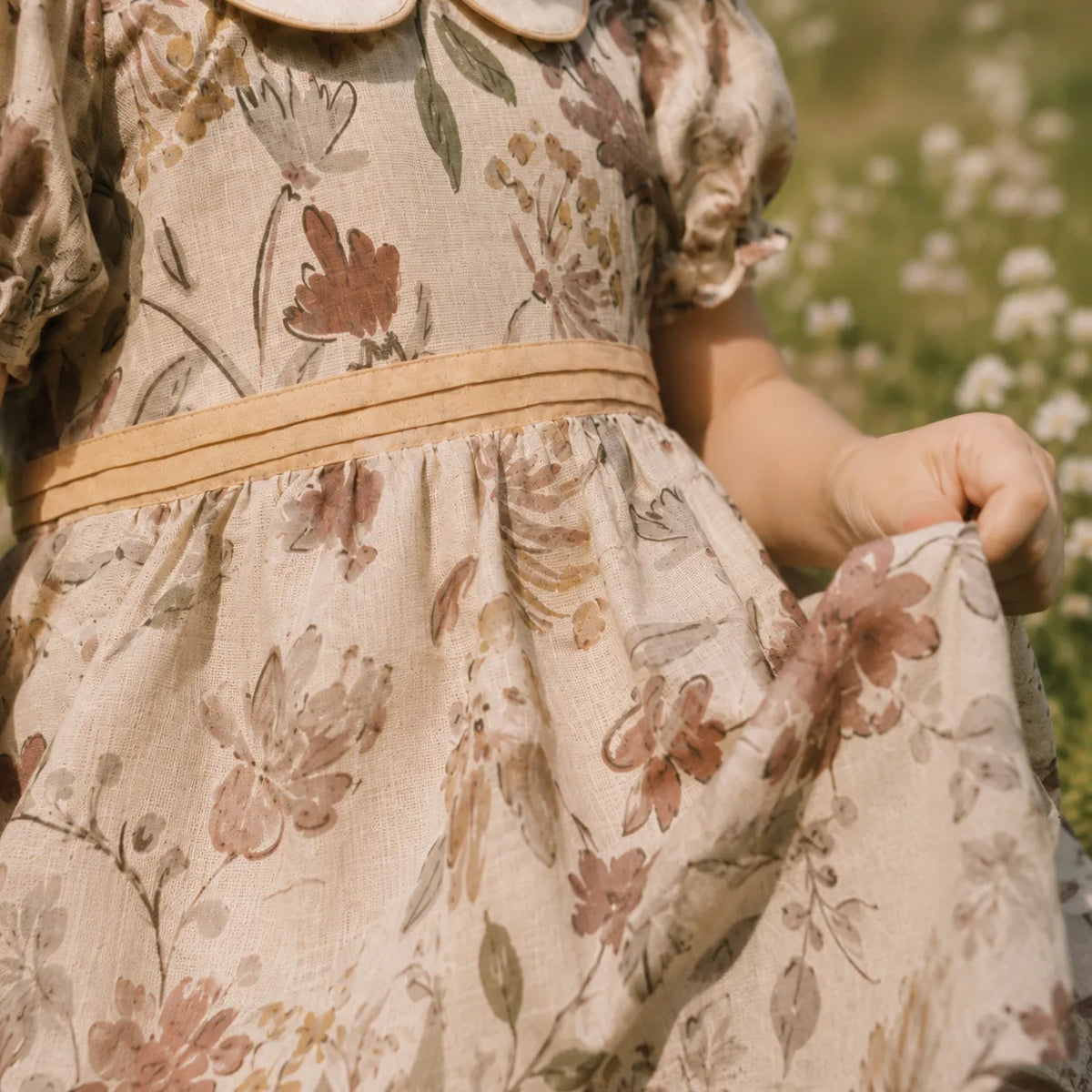 Licci beige floral gathered waist dress detail
