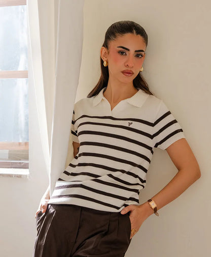 Fitted striped polo shirt with white and black stripes, collared neckline, short sleeves