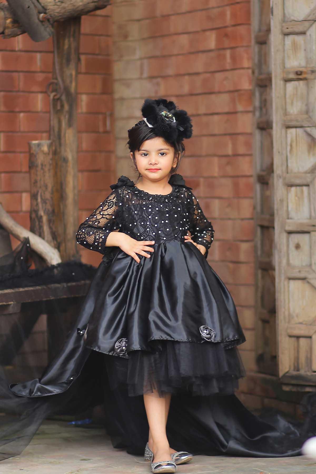 Qurratulain saqib - AK Galleria