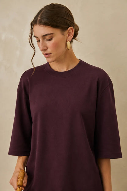 Maroon crew-neck T-shirt with elbow-length sleeves, relaxed fit