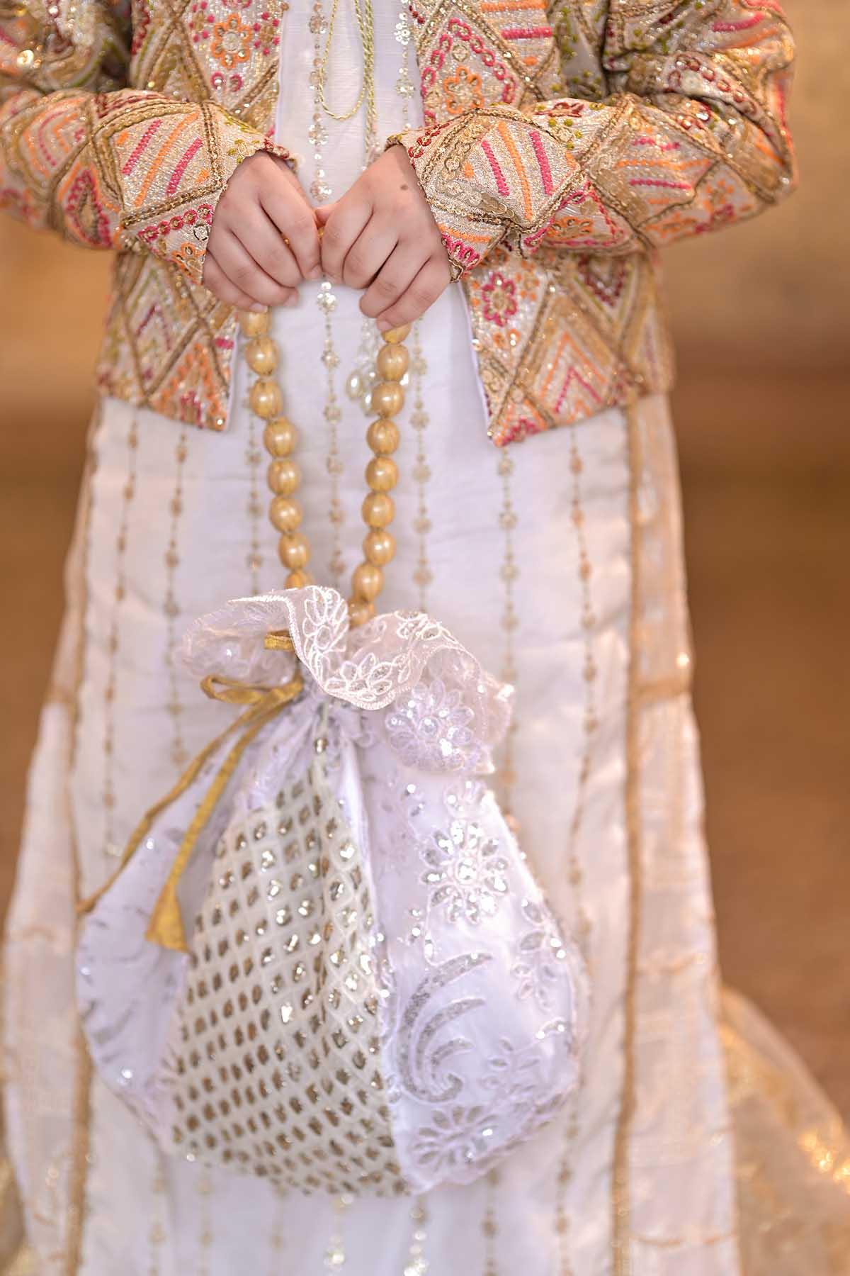 Qurratulain saqib - AK Galleria