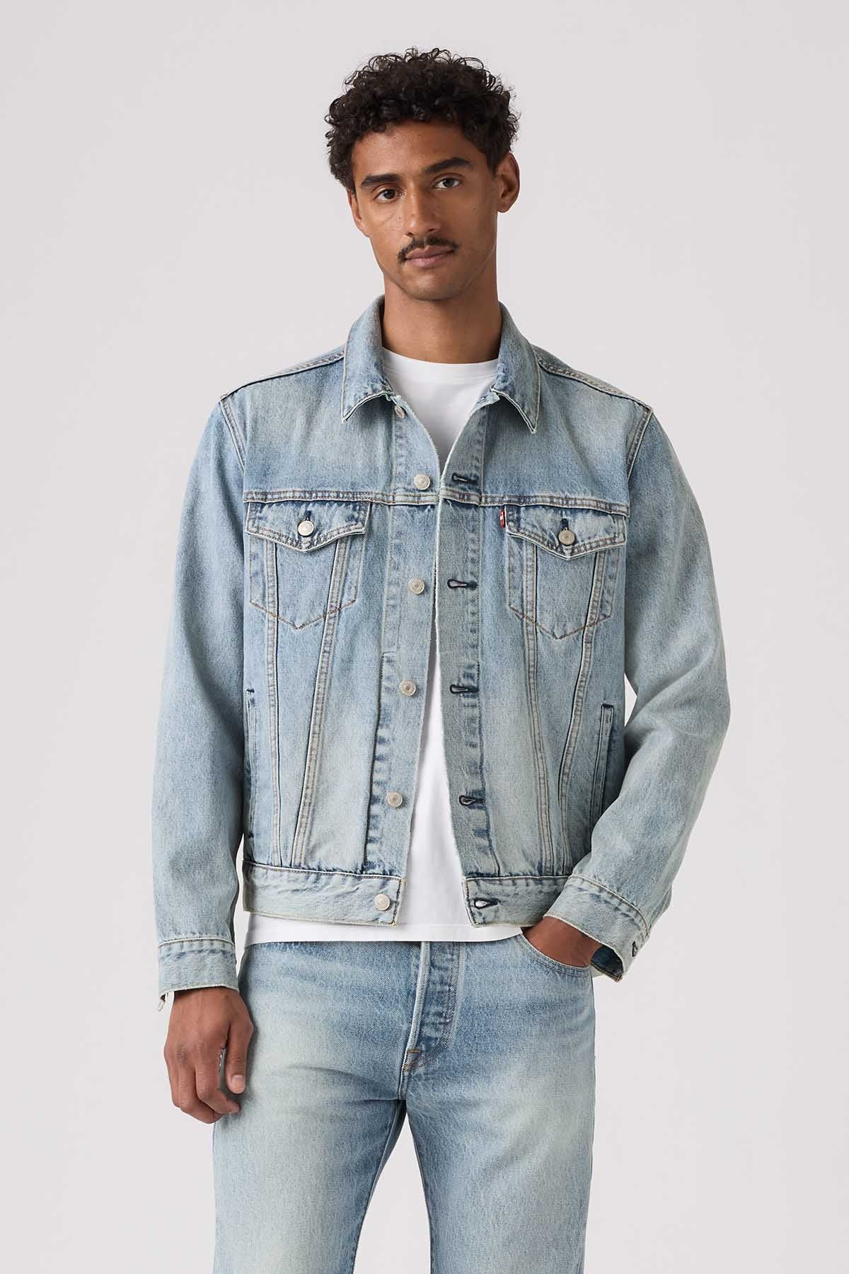 Levi's