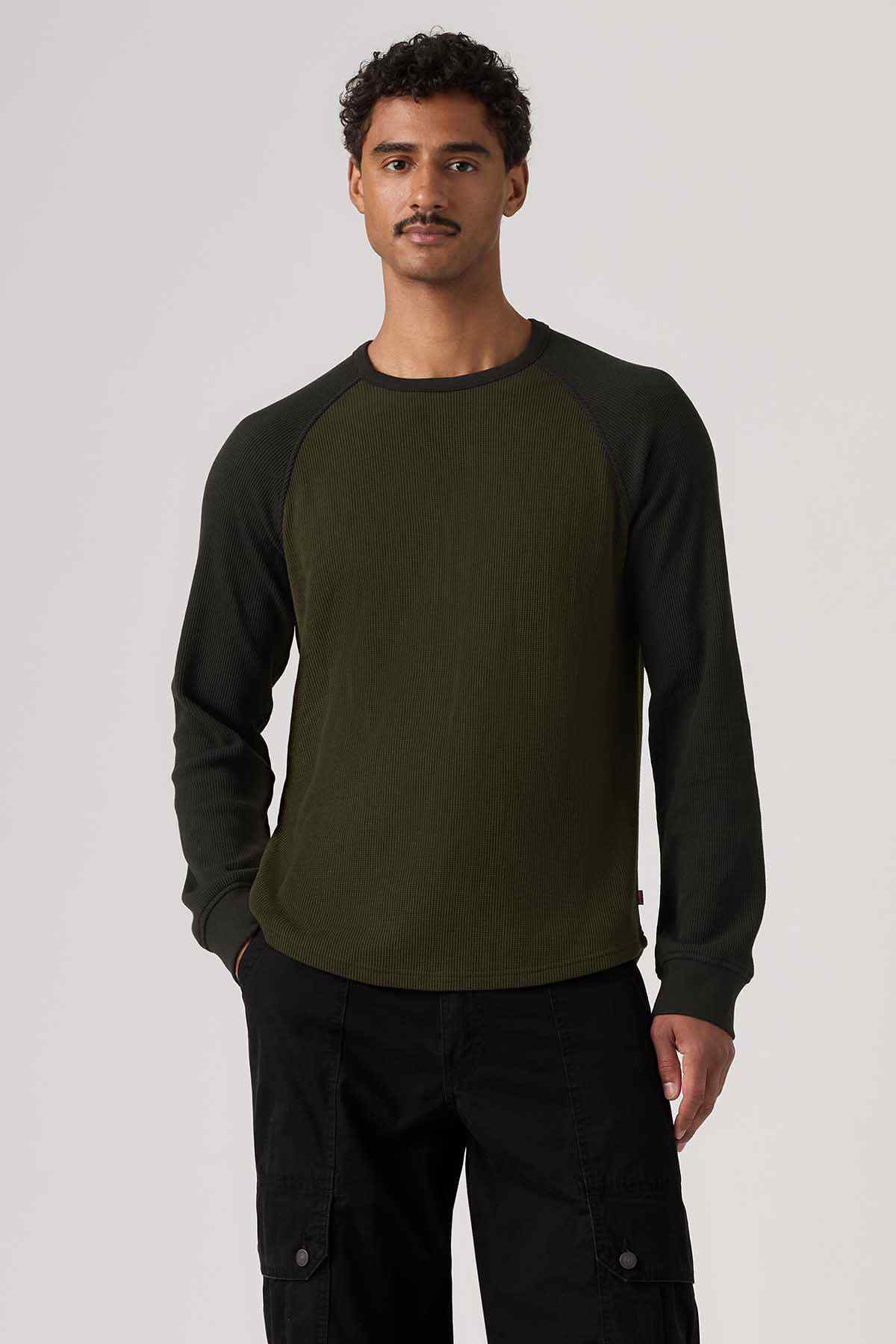 Levi's olive green raglan long-sleeve T-shirt with crew neck and dark sleeves