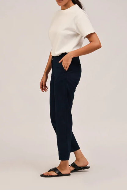 MILES cropped pants in navy, side view with front seam and belt loops