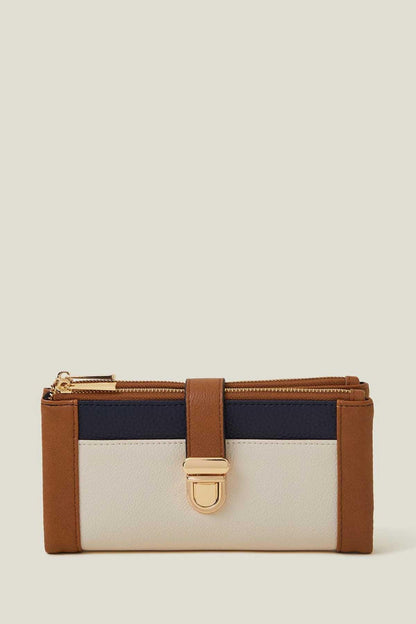 Accessorize - AK Galleria