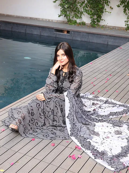 Maxi printed dress, long sleeves and round neck, swirl print with lace-trim hem