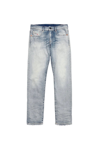 Light blue denim jeans with straight leg and five-pocket design