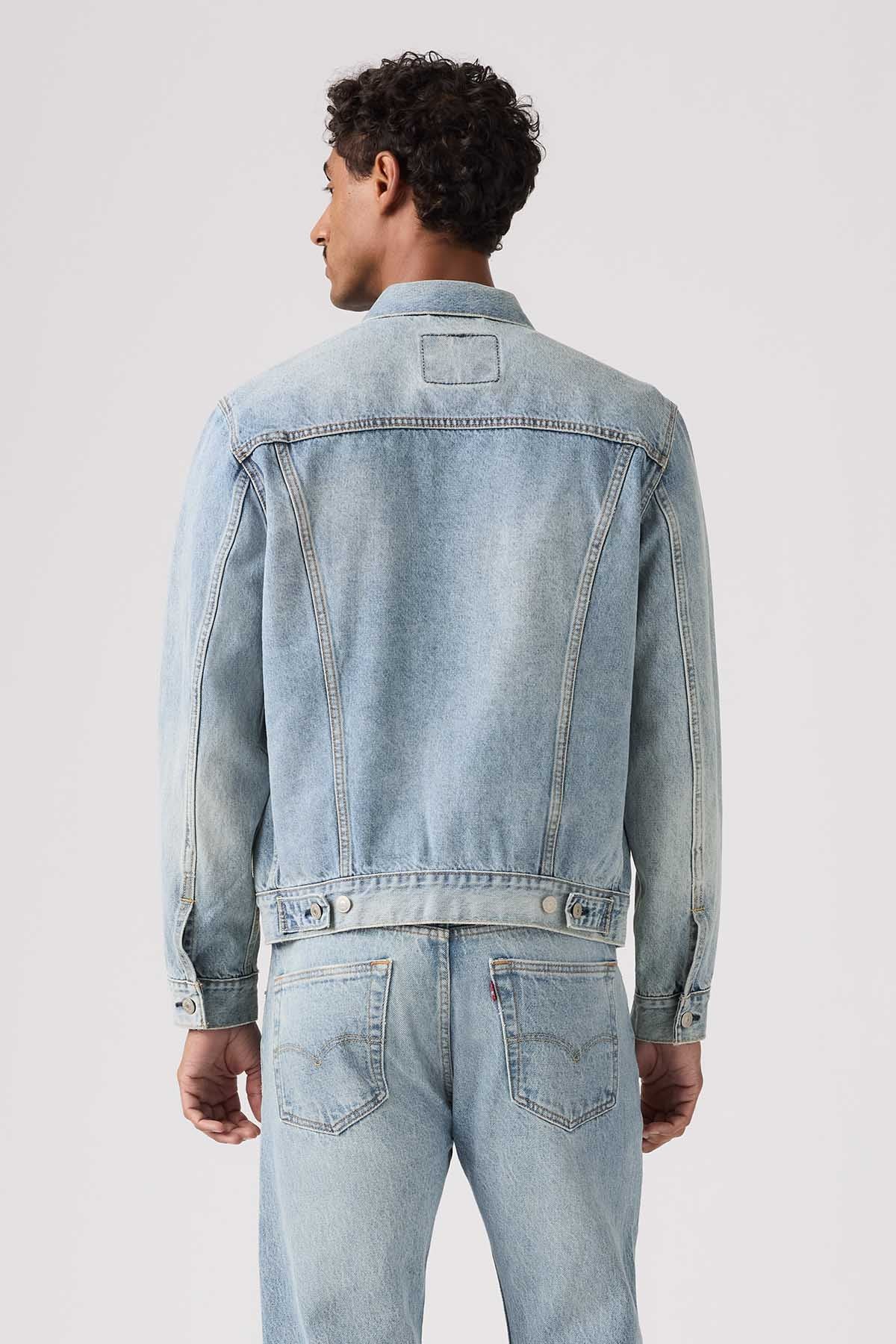 Levi's