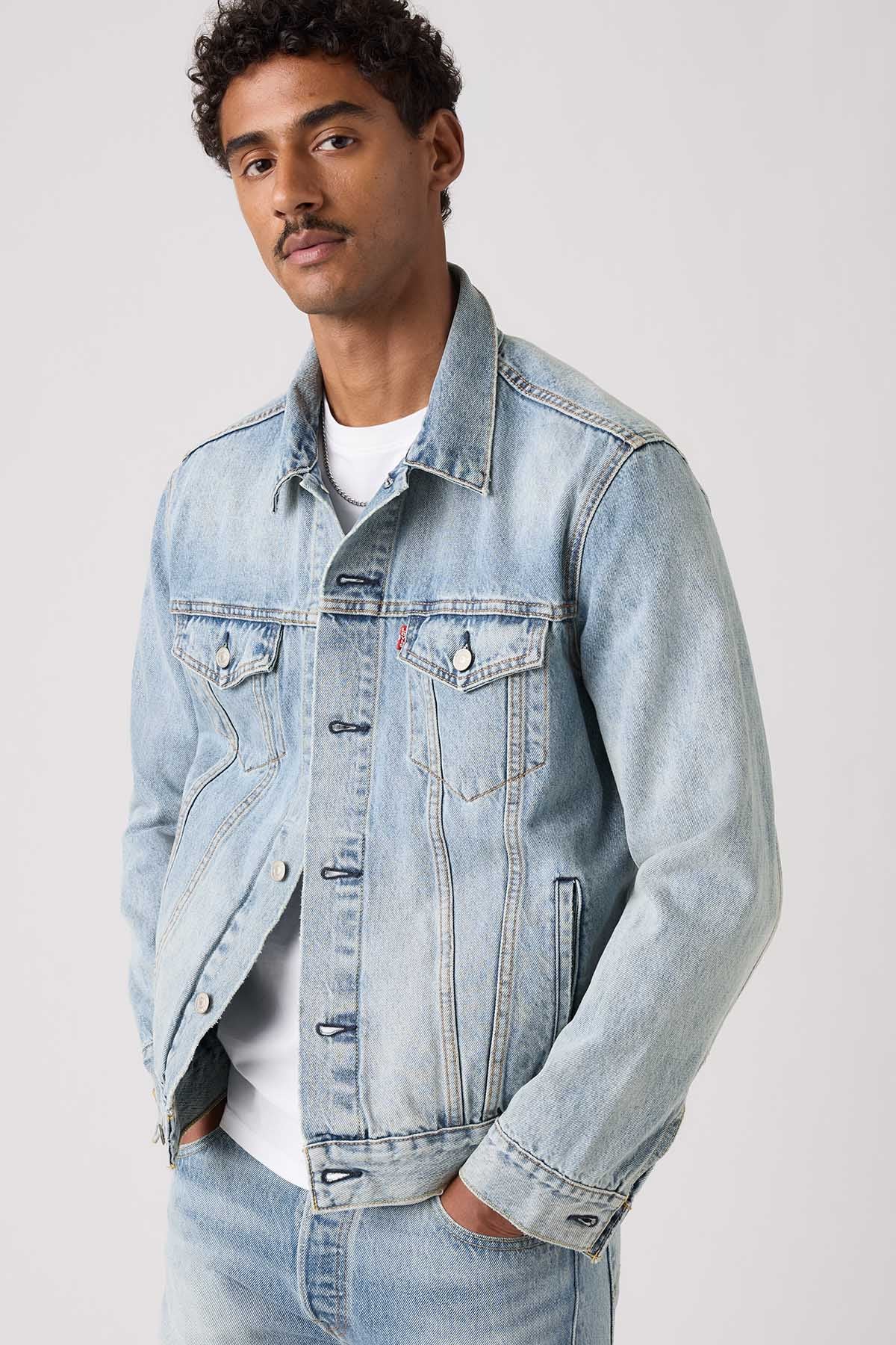 Levi's