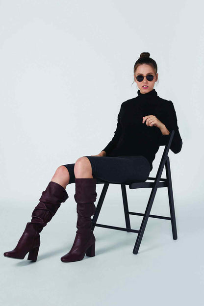 Fitted black turtleneck with dark gray capri leggings