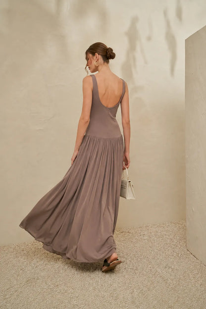 Licci brown sleeveless backless maxi dress with pleated gathered skirt