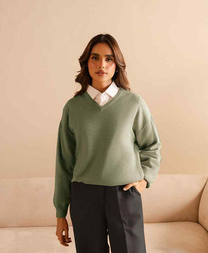 Fitted V-neck sweater in sage green with long sleeves and ribbed cuffs