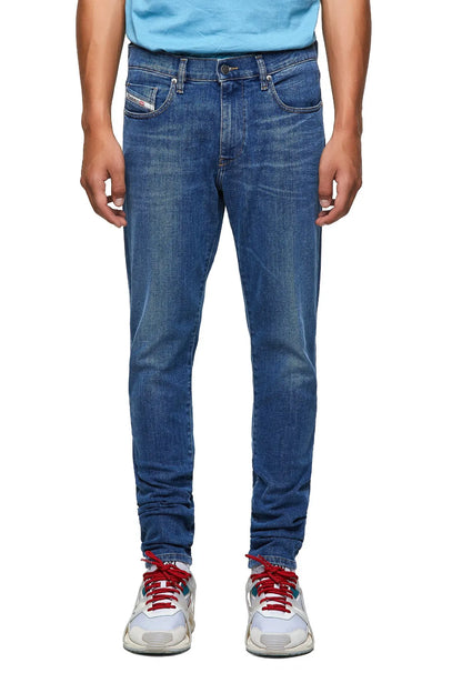 Blue denim jeans with straight fit, button fly and five pockets